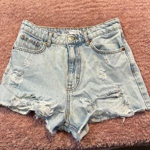 Size 4 Women’s denim cut off shorts